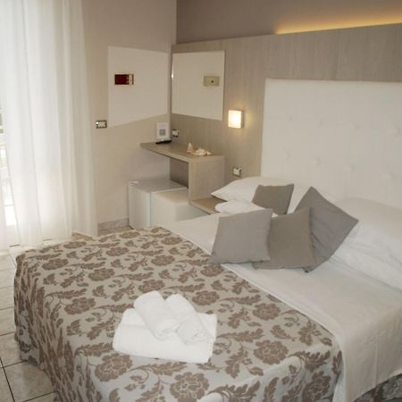 Hotel Stefan Room & Breakfast Гаттео-а-Маре Екстер'єр фото
