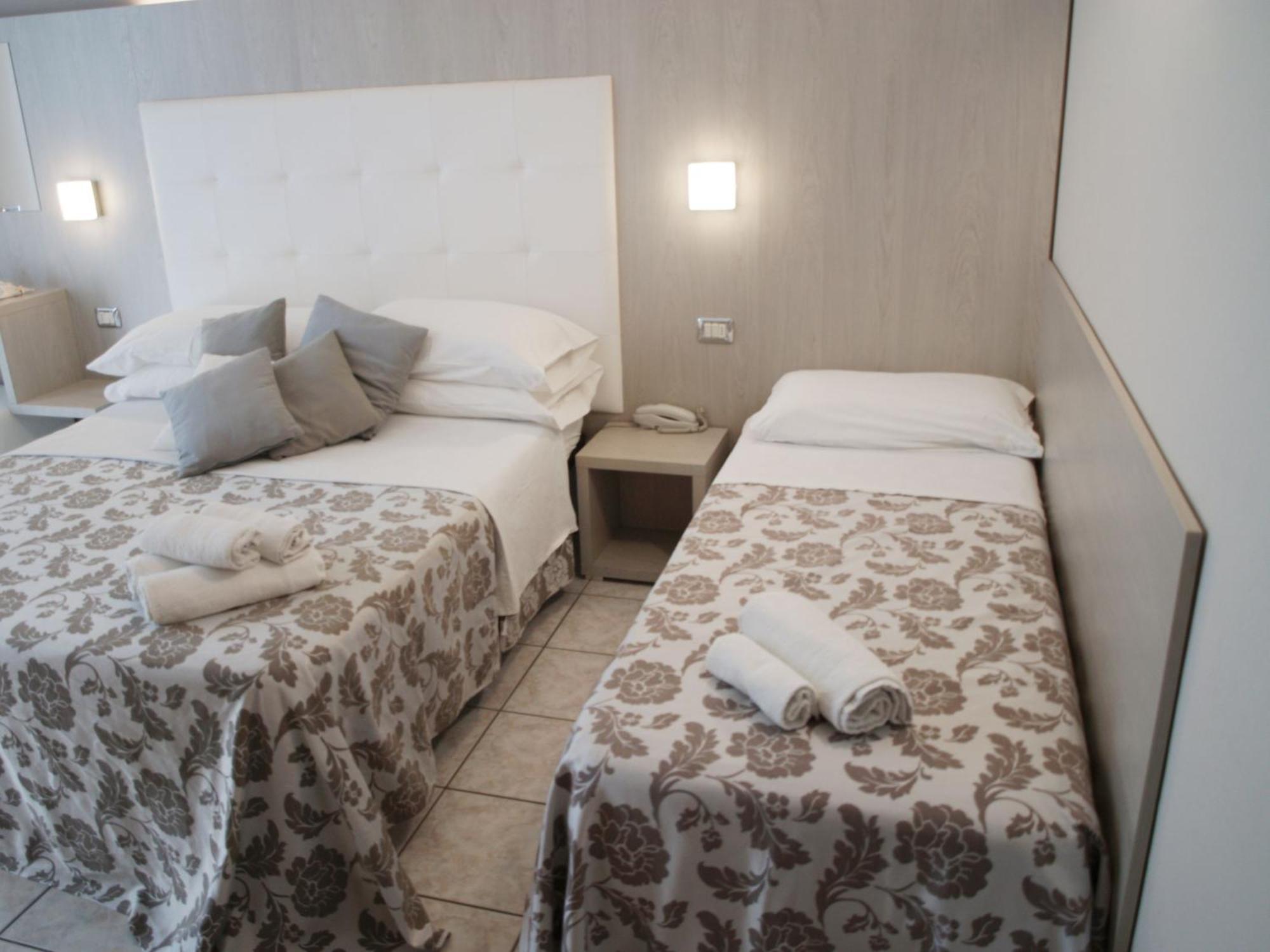 Hotel Stefan Room & Breakfast Гаттео-а-Маре Екстер'єр фото