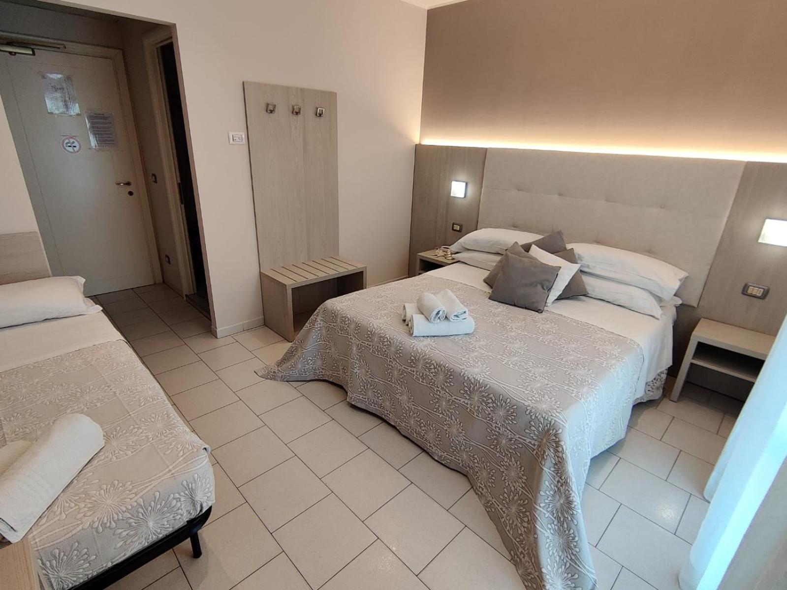 Hotel Stefan Room & Breakfast Гаттео-а-Маре Екстер'єр фото
