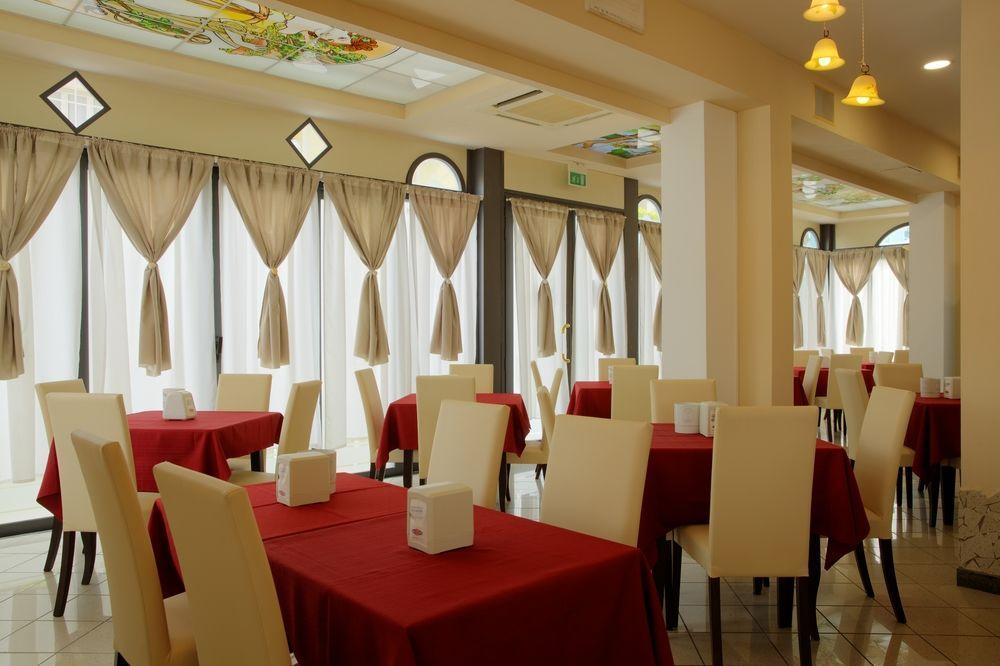 Hotel Stefan Room & Breakfast Гаттео-а-Маре Екстер'єр фото