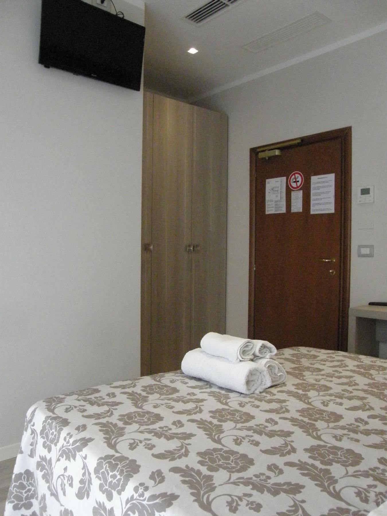 Hotel Stefan Room & Breakfast Гаттео-а-Маре Екстер'єр фото