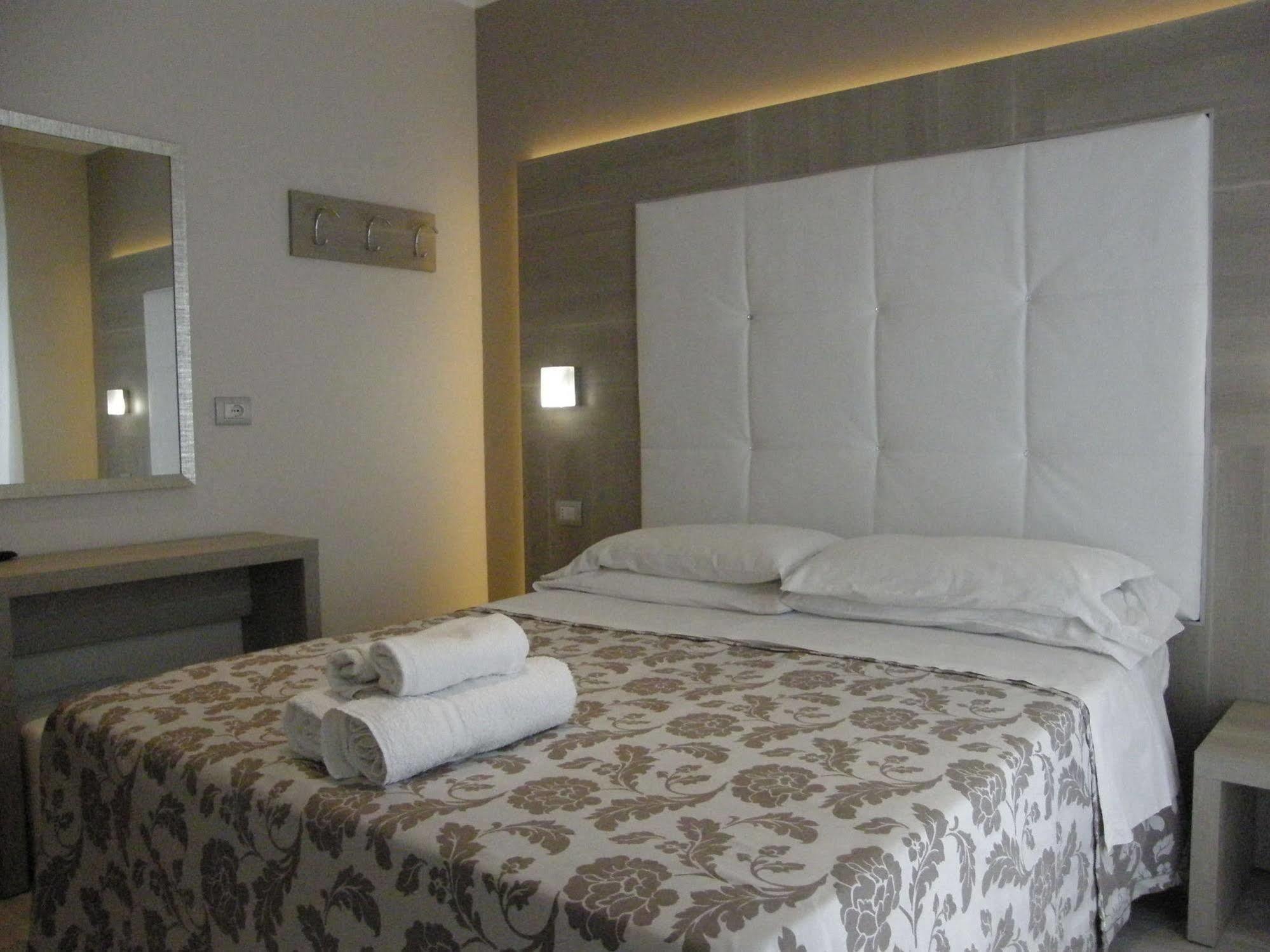 Hotel Stefan Room & Breakfast Гаттео-а-Маре Екстер'єр фото