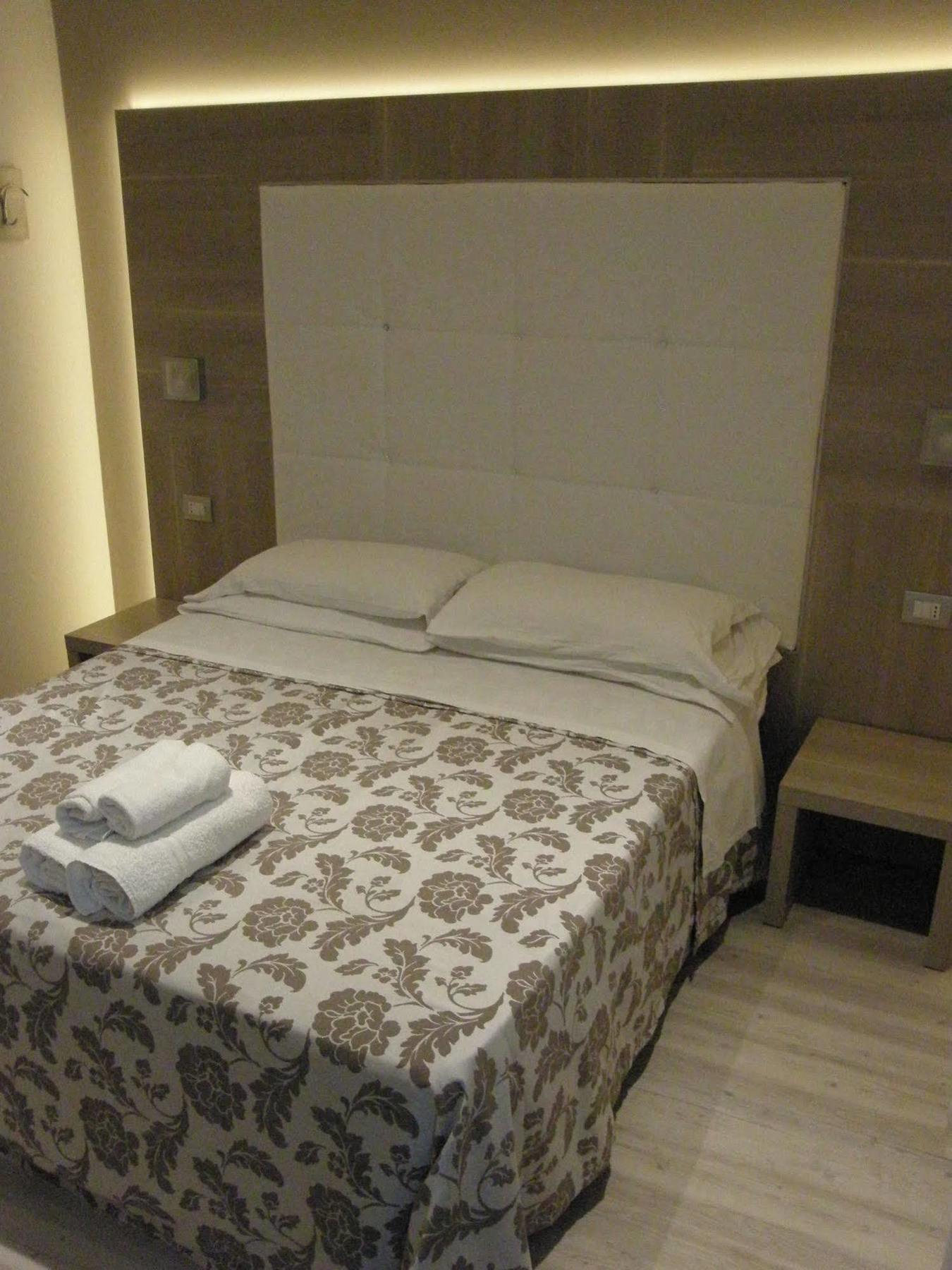 Hotel Stefan Room & Breakfast Гаттео-а-Маре Екстер'єр фото
