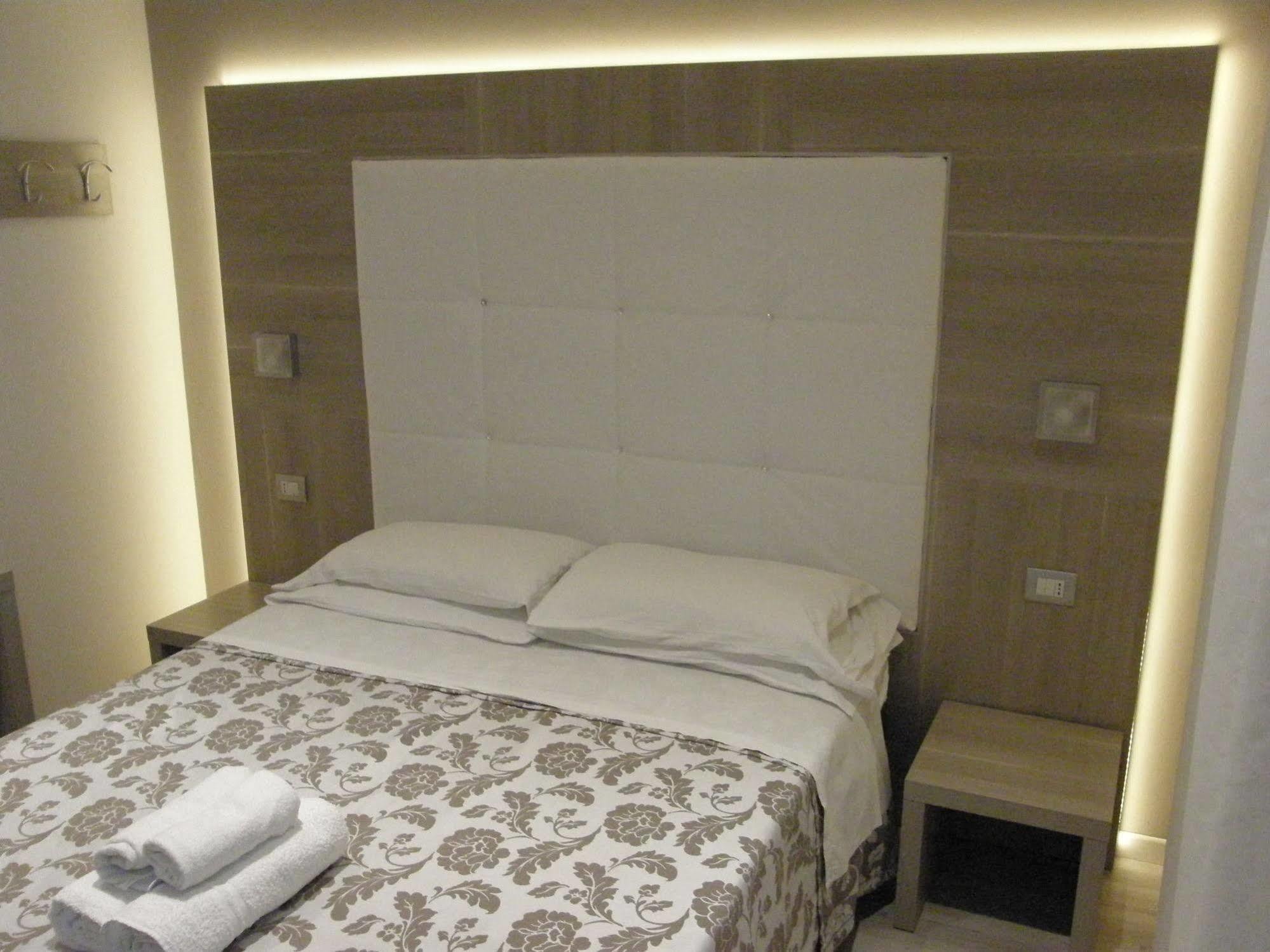 Hotel Stefan Room & Breakfast Гаттео-а-Маре Екстер'єр фото