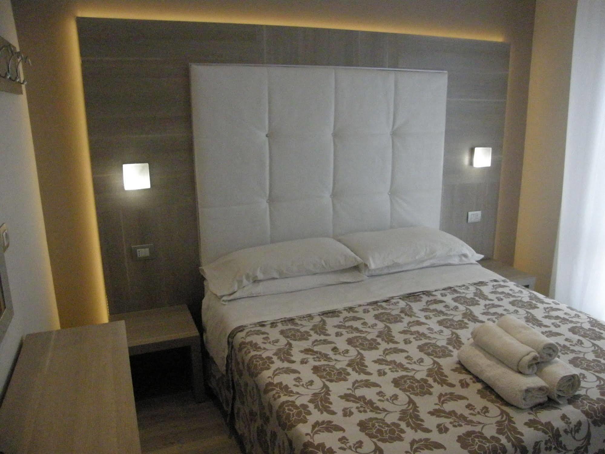 Hotel Stefan Room & Breakfast Гаттео-а-Маре Екстер'єр фото