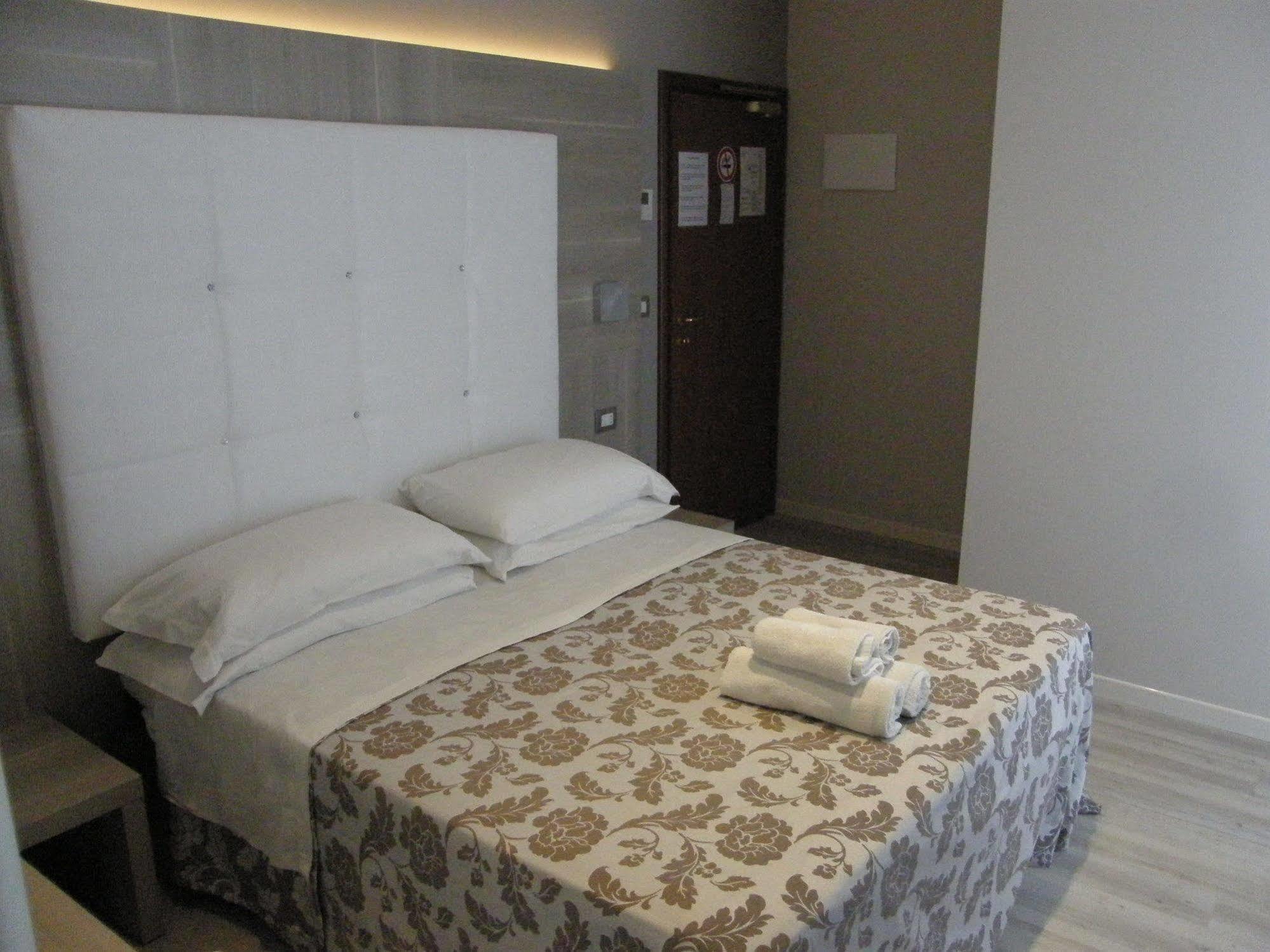 Hotel Stefan Room & Breakfast Гаттео-а-Маре Екстер'єр фото