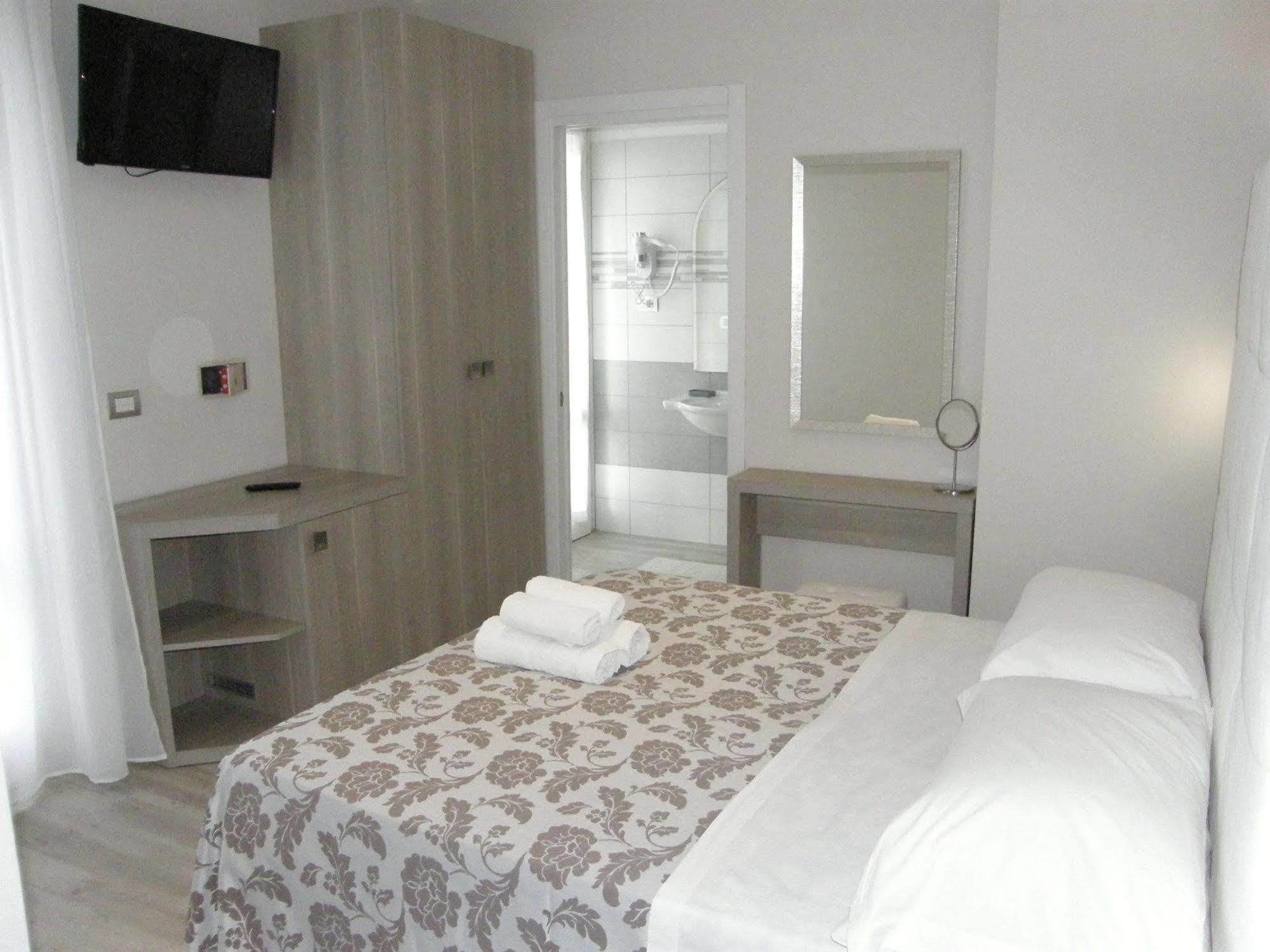Hotel Stefan Room & Breakfast Гаттео-а-Маре Екстер'єр фото