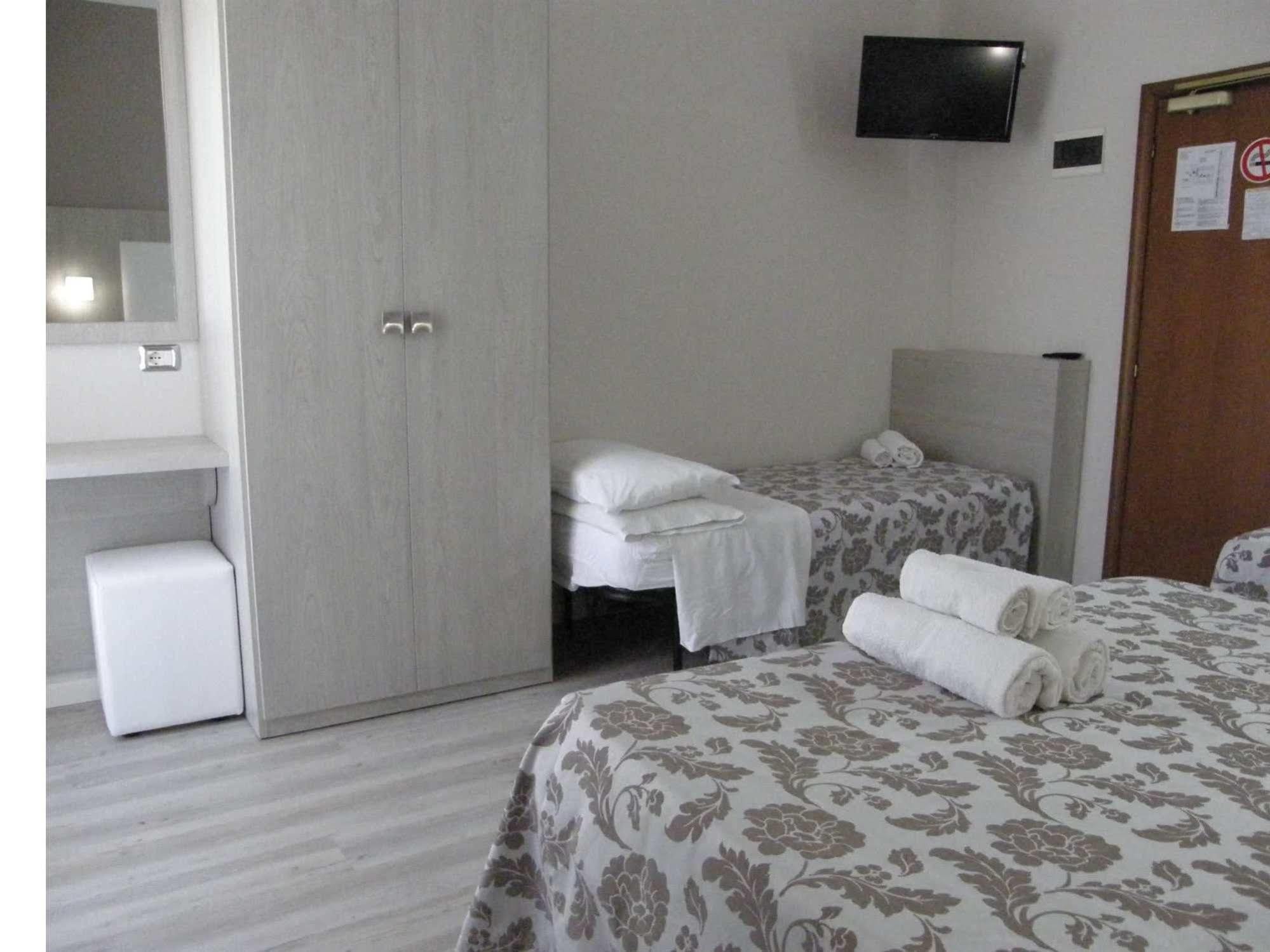Hotel Stefan Room & Breakfast Гаттео-а-Маре Екстер'єр фото